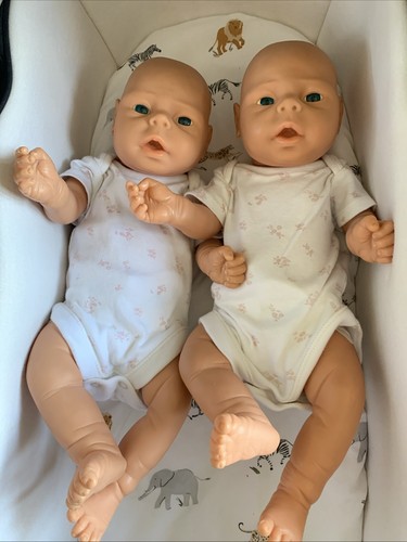 Twin baby girls anatomically - twin,